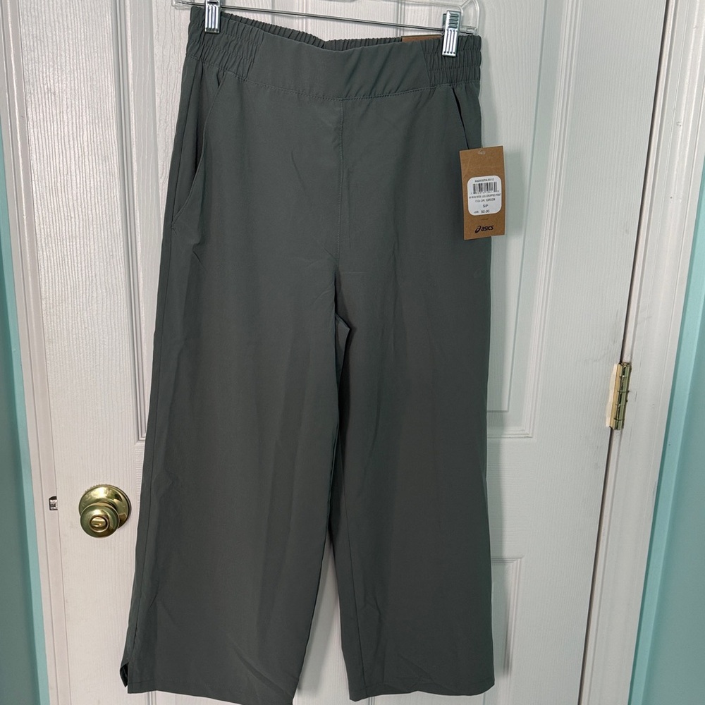 ASICS Wide leg cropped pant petite size small